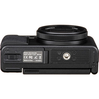 YASHICA City 300 Digital Camera (Black) with QuickFlash Camera Flashlight
