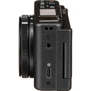 YASHICA City 300 Digital Camera (Black) with QuickFlash Camera Flashlight